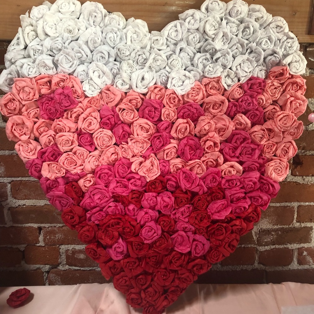 Hanging flower heart wall decor